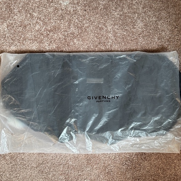 NWT Givenchy Men’s Sport Black Duffel Bag Great Gift - Picture 8 of 8